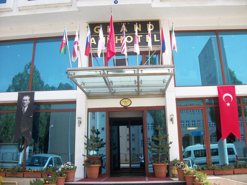 Grand Ani Hotel Kars Esterno foto